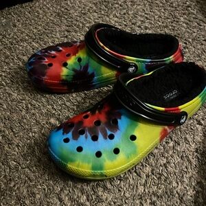 New Never Worn Unisex Crocs Multi Color Lined M11 W 13